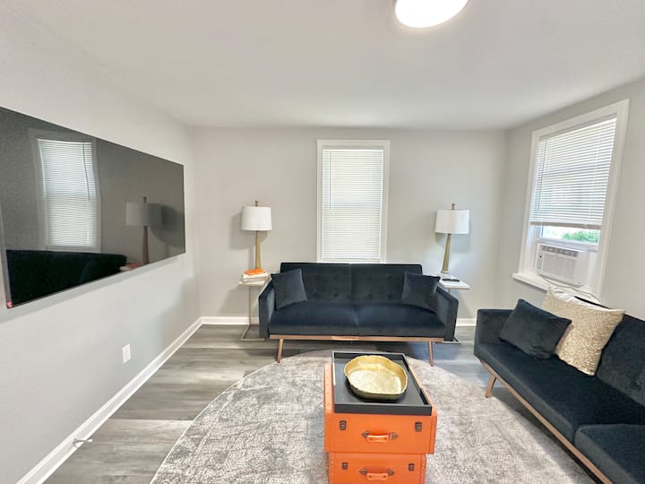 New Charming Home* Lux Living*freeparking*fastwifi - Framingham, MA