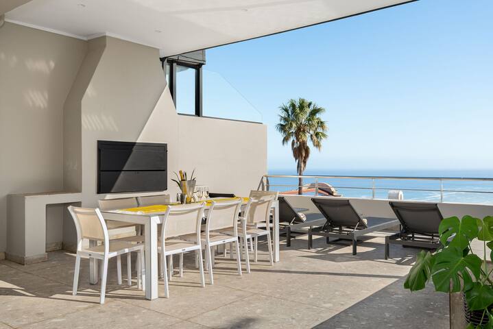 Camps Bay Penthouse: pool, views gallery image 2