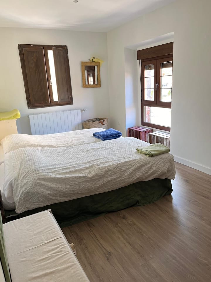 Cuarto doble en el segundo piso. 
Dormitorio 5.