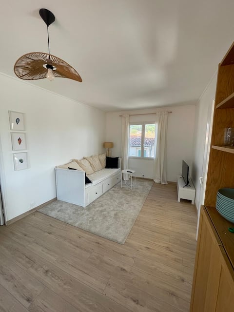 Top performing Airbnb: 2-bedroom apartment - Bright and renovated top of villa in Hyères