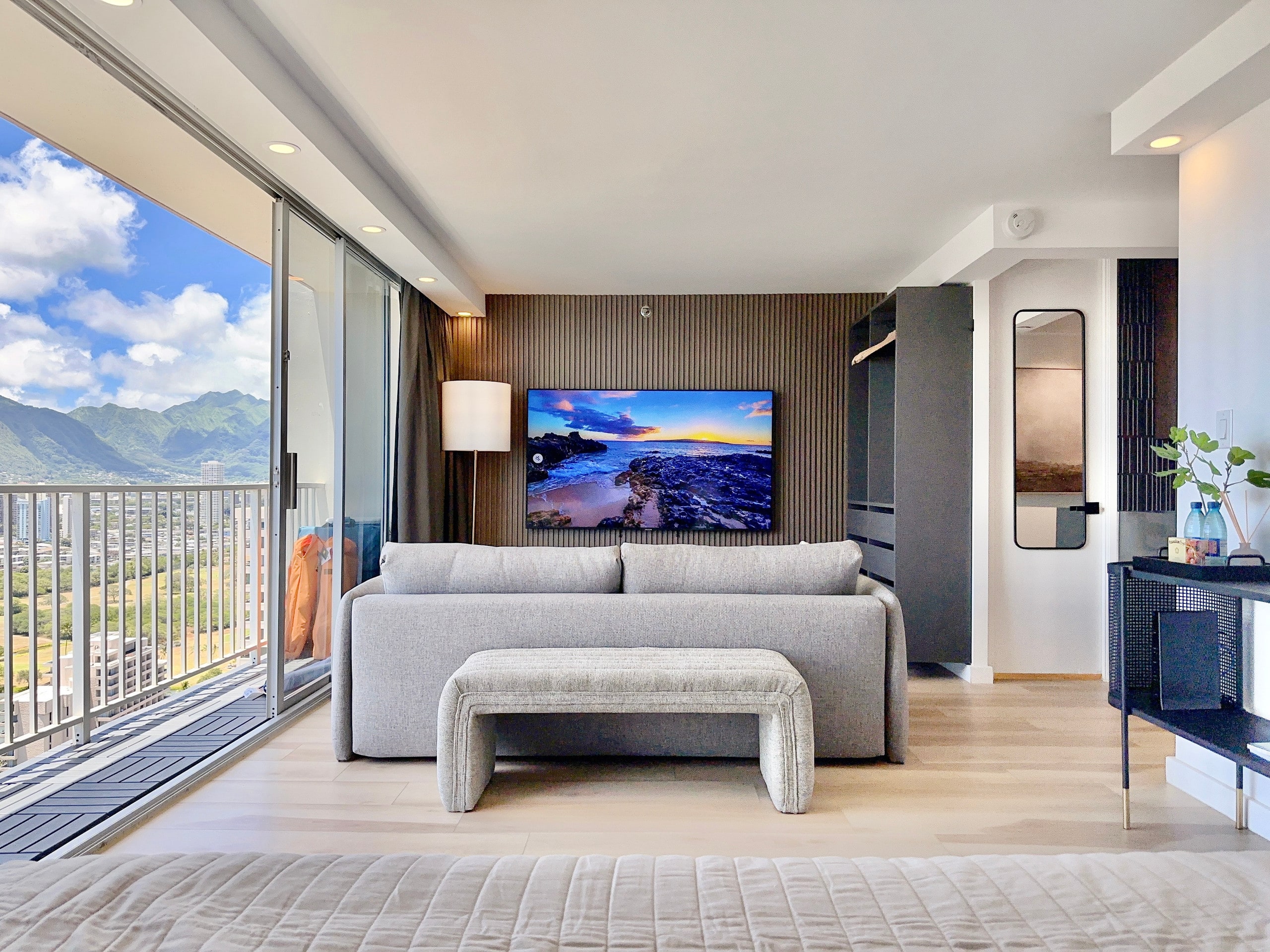 Penthouse Upscale Oceanview King Studio Near Beach - Image 3