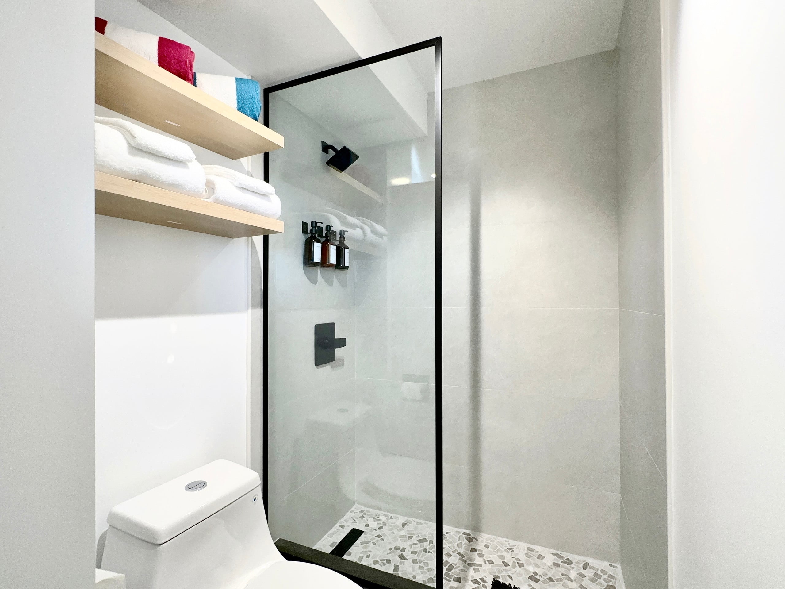 Penthouse Upscale Oceanview King Studio Near Beach - Image 26