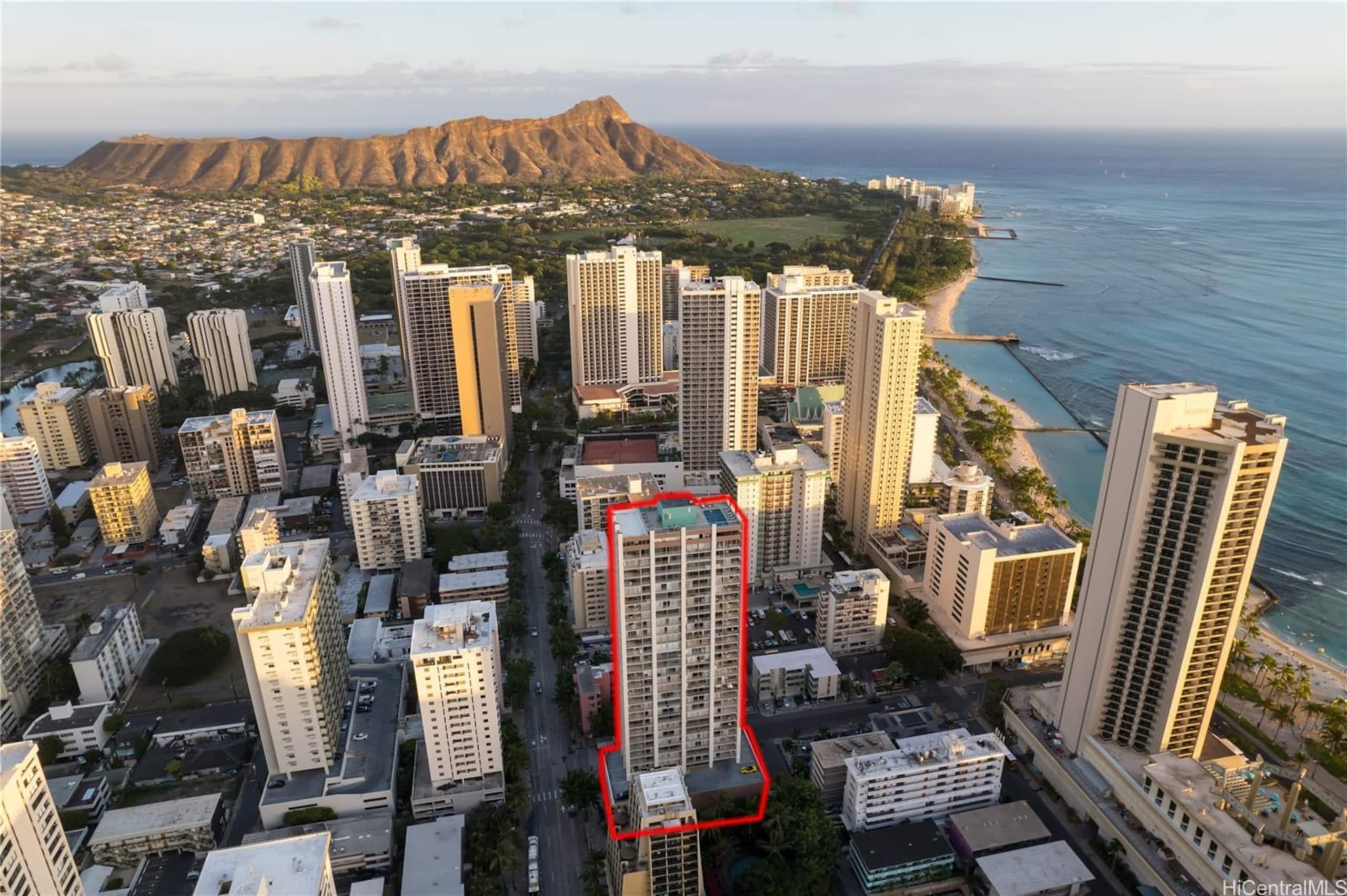 Penthouse Upscale Oceanview King Studio Near Beach - Image 34