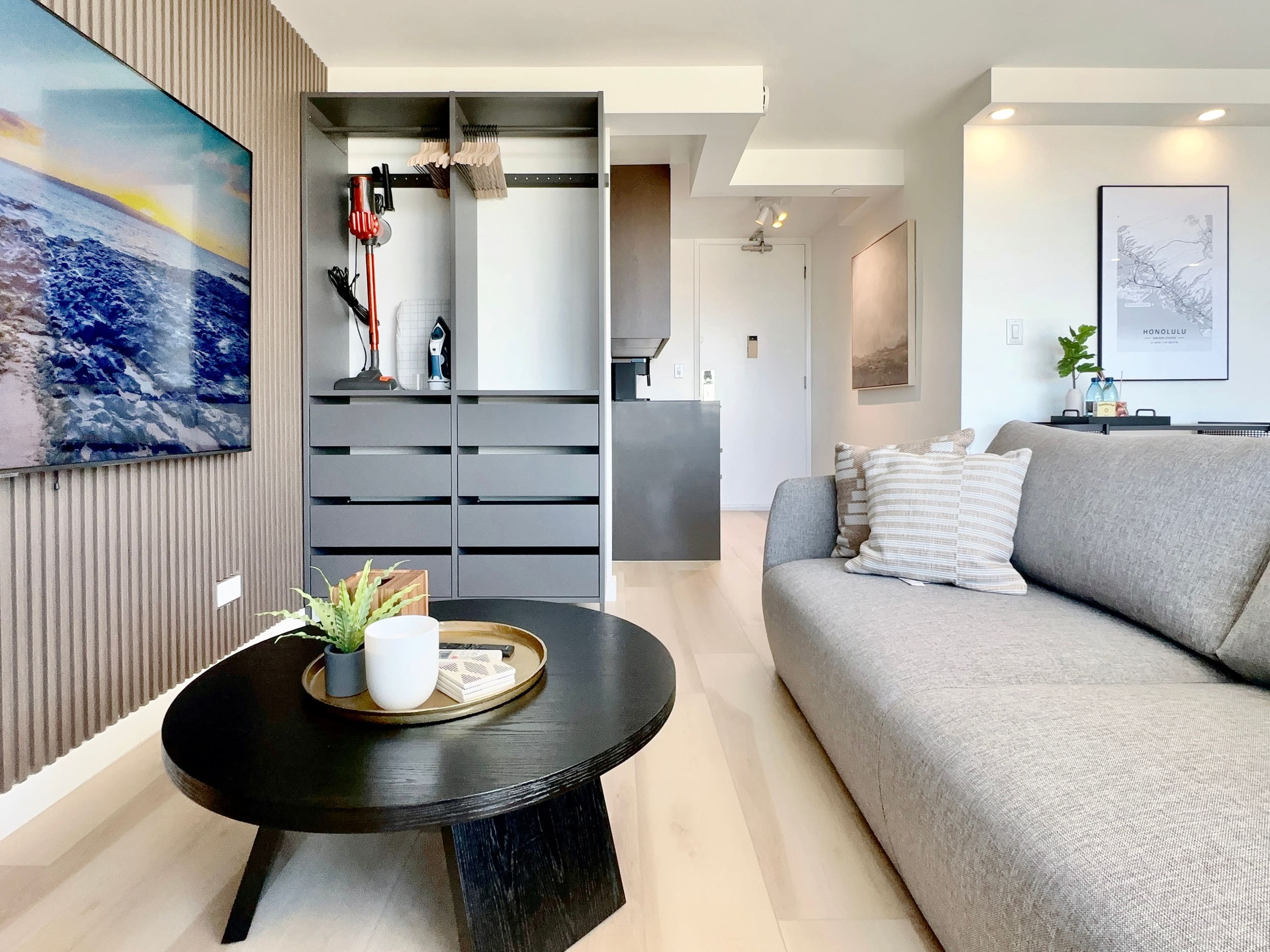Penthouse Upscale Oceanview King Studio Near Beach - Image 10