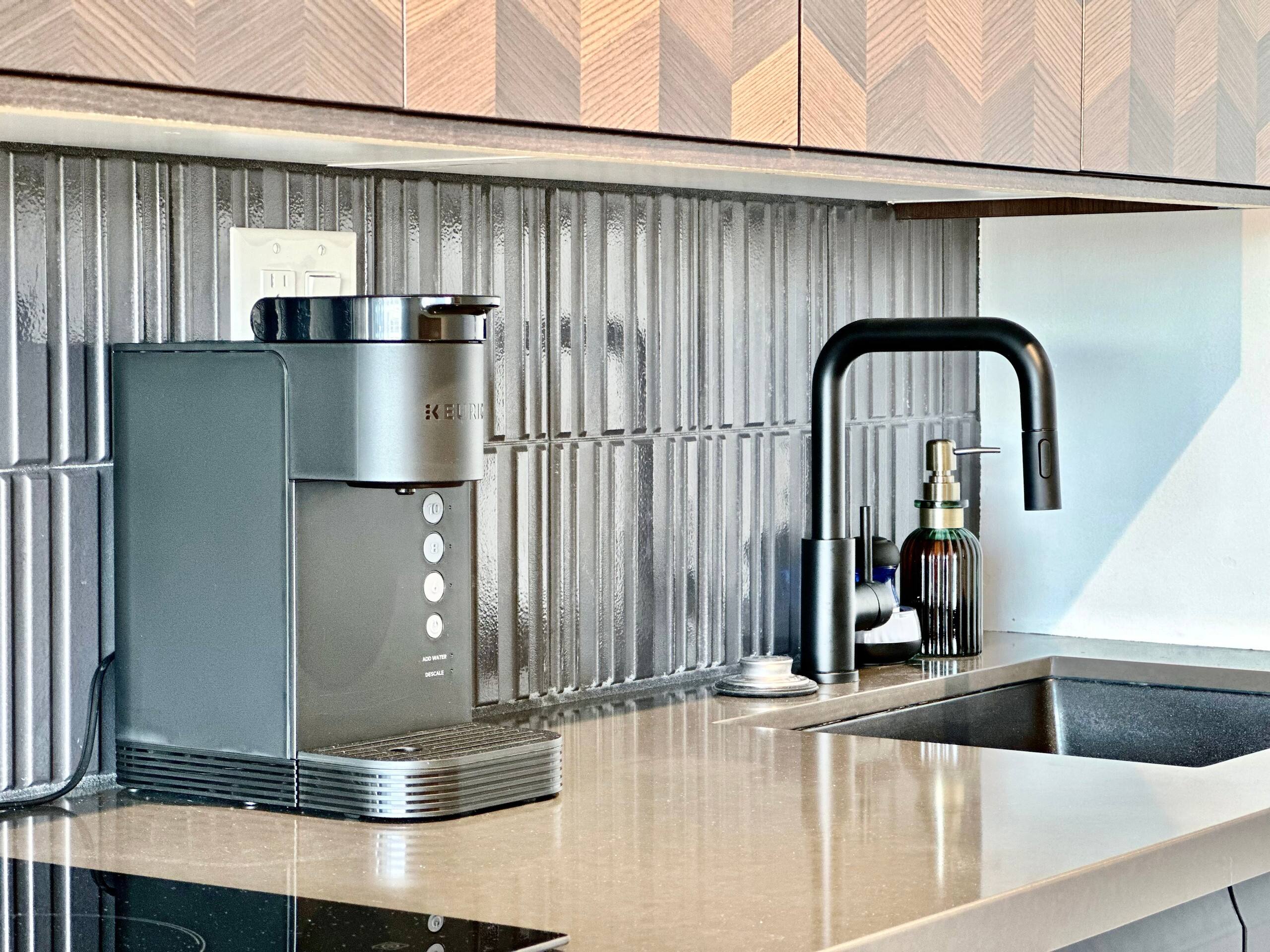 Penthouse Upscale Oceanview King Studio Near Beach - Image 20