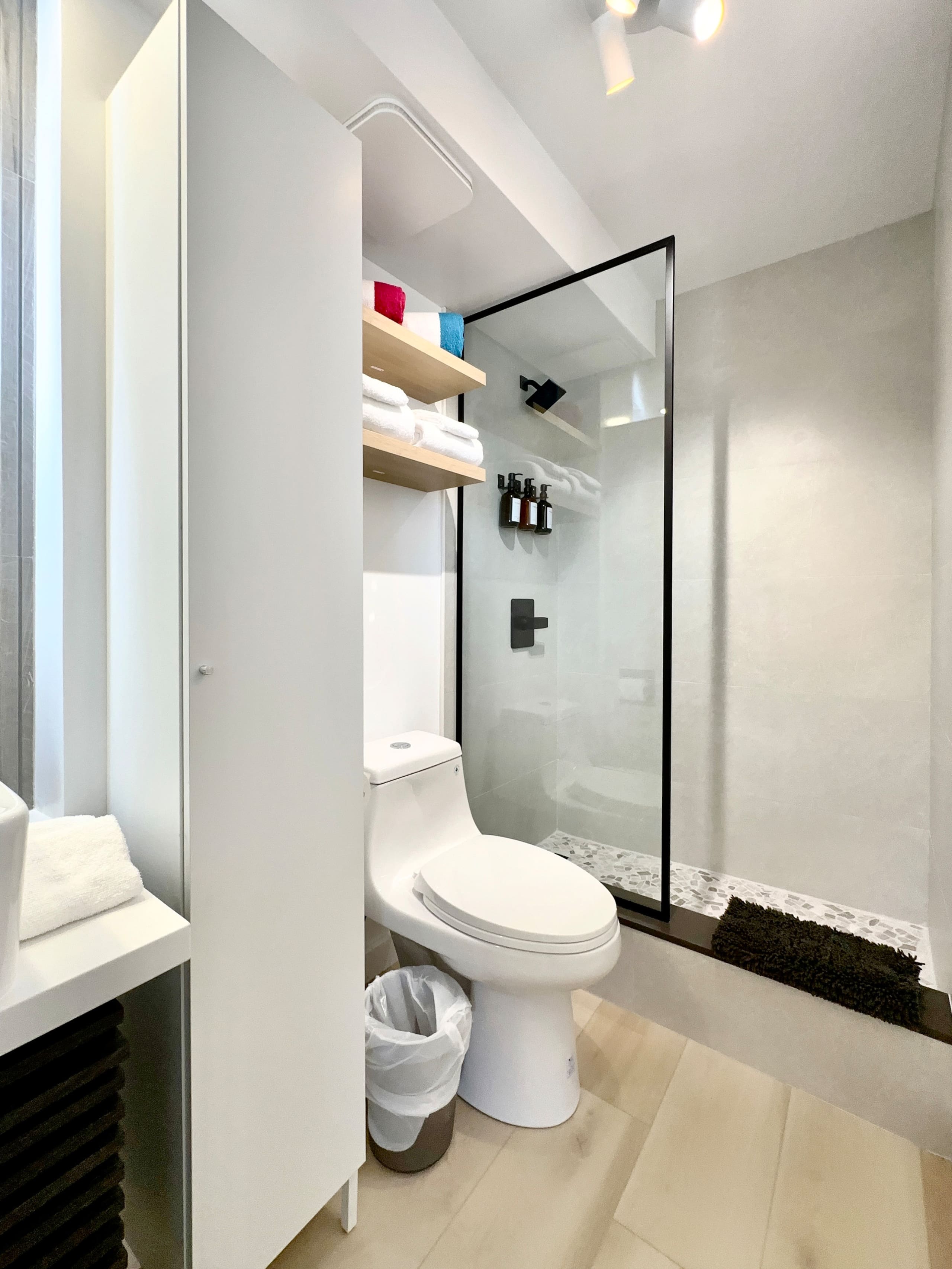 Penthouse Upscale Oceanview King Studio Near Beach - Image 30