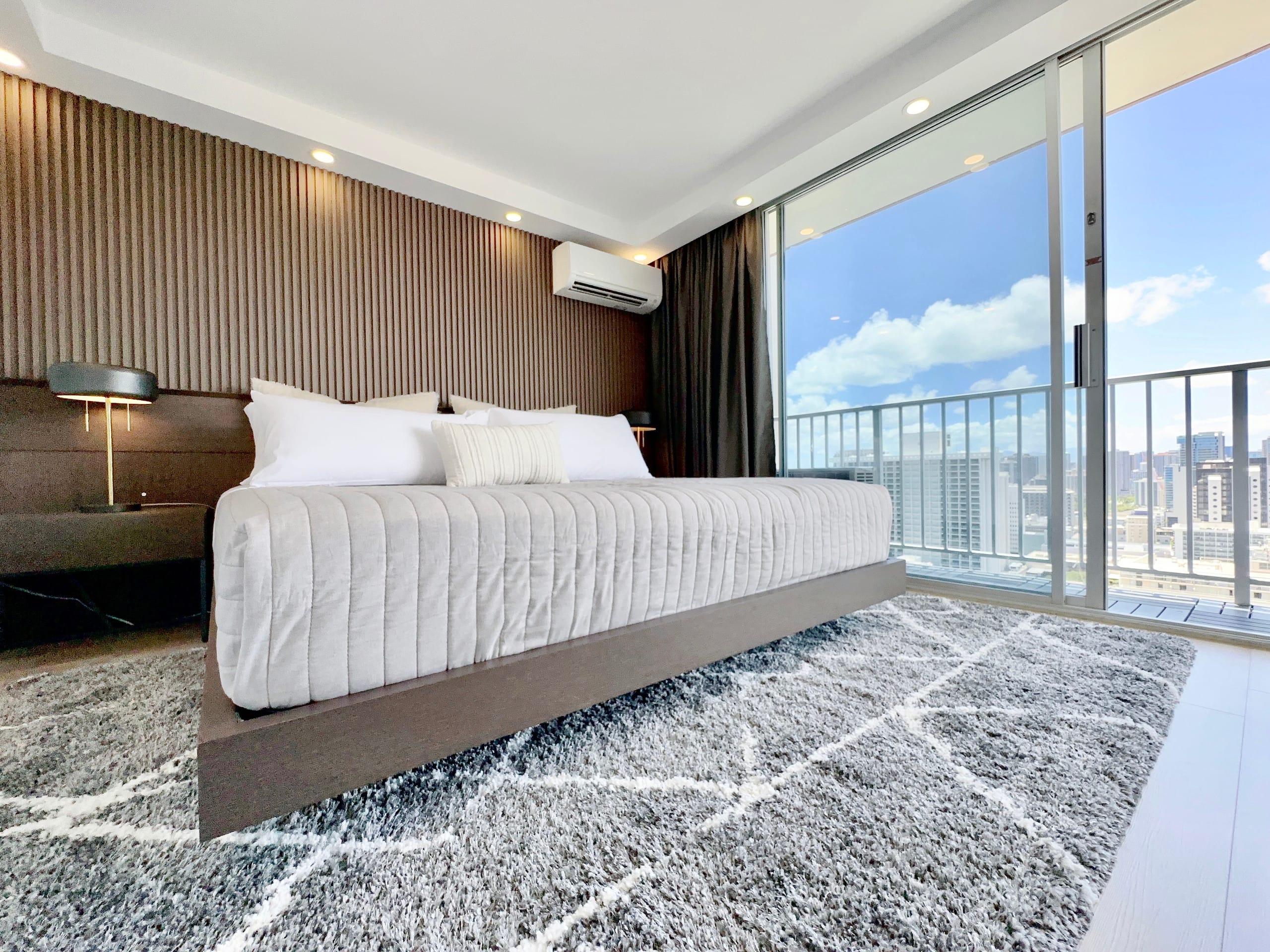 Penthouse Upscale Oceanview King Studio Near Beach - Image 14
