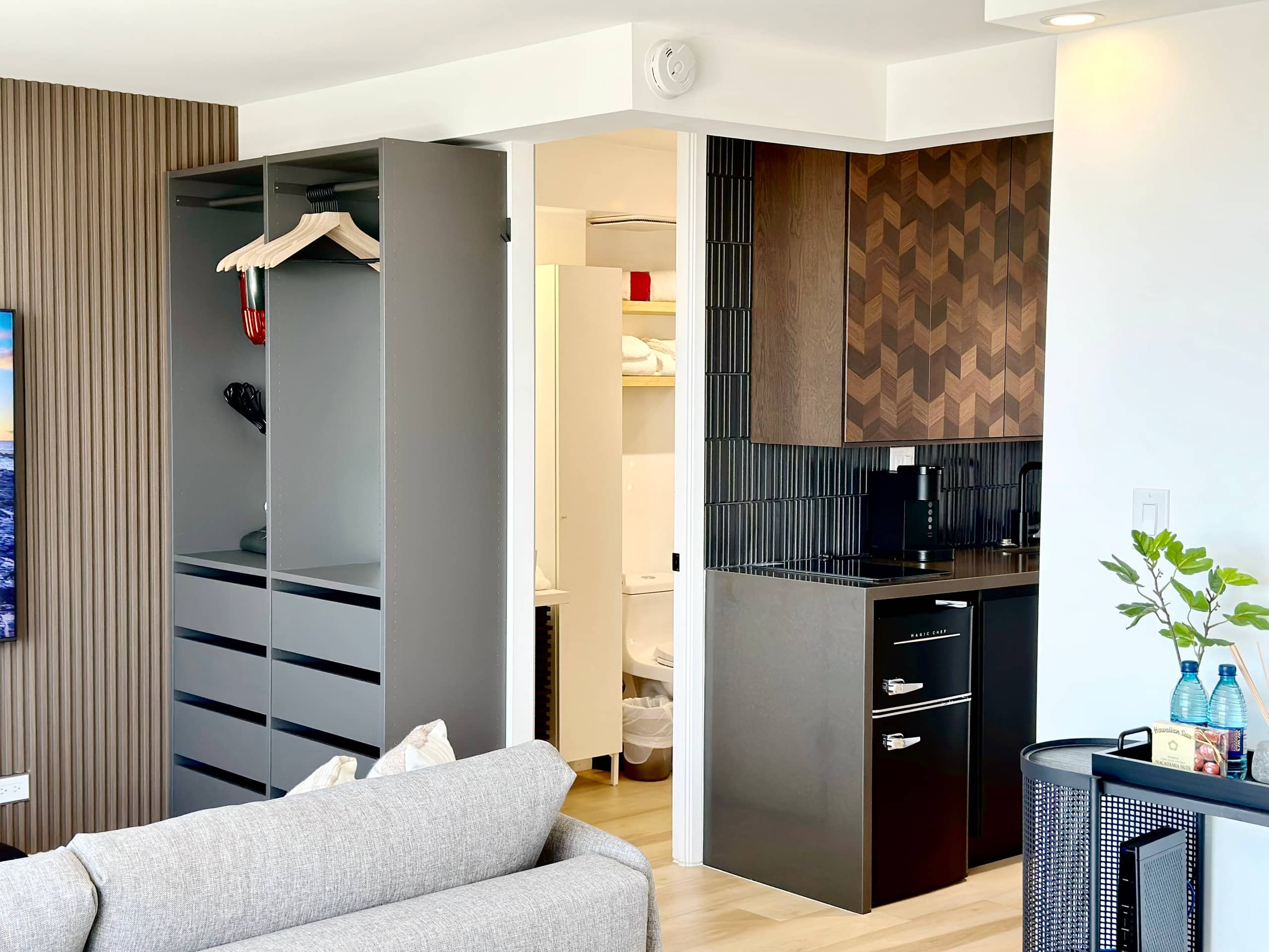 Penthouse Upscale Oceanview King Studio Near Beach - Image 21
