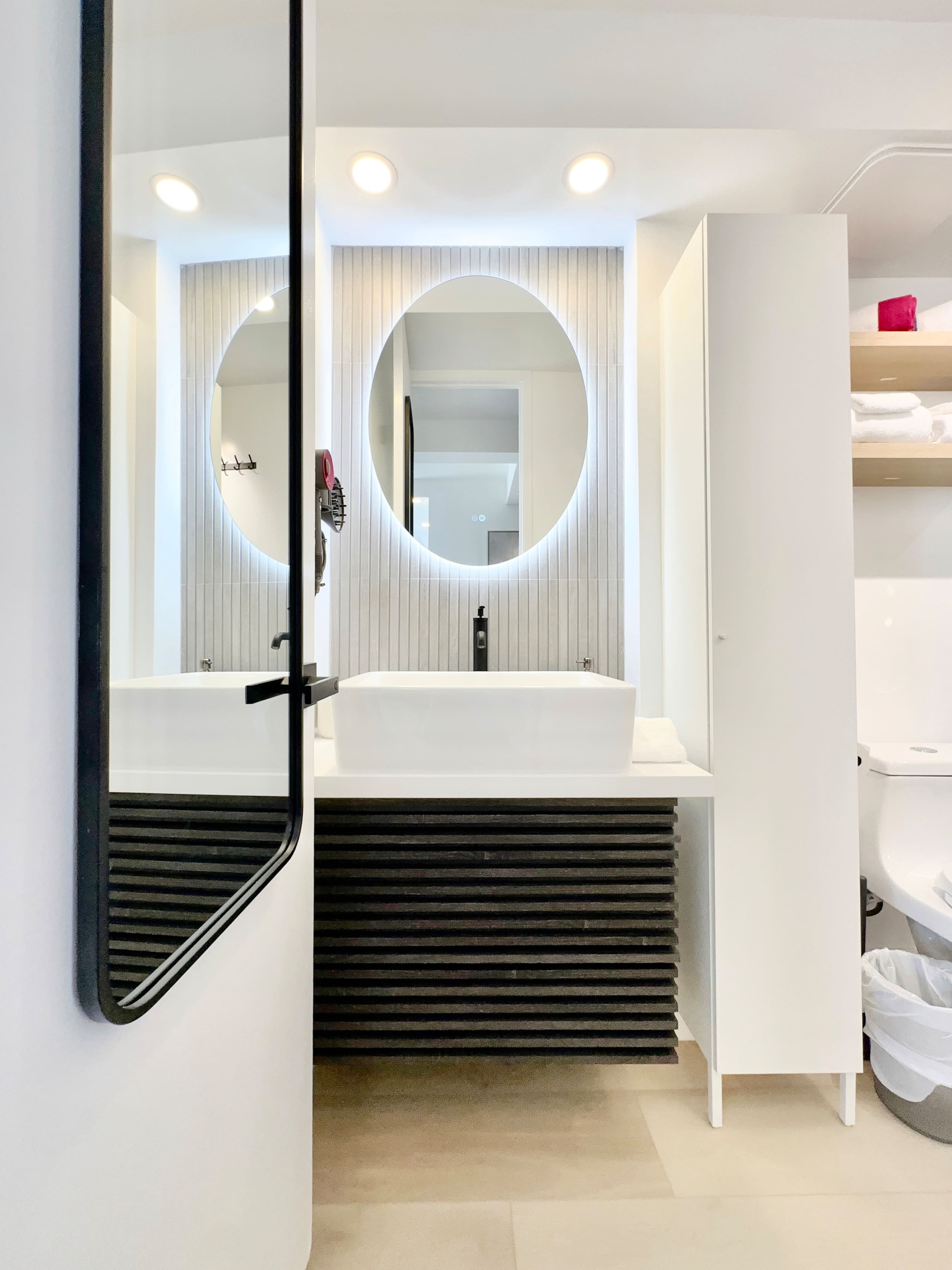 Penthouse Upscale Oceanview King Studio Near Beach - Image 24