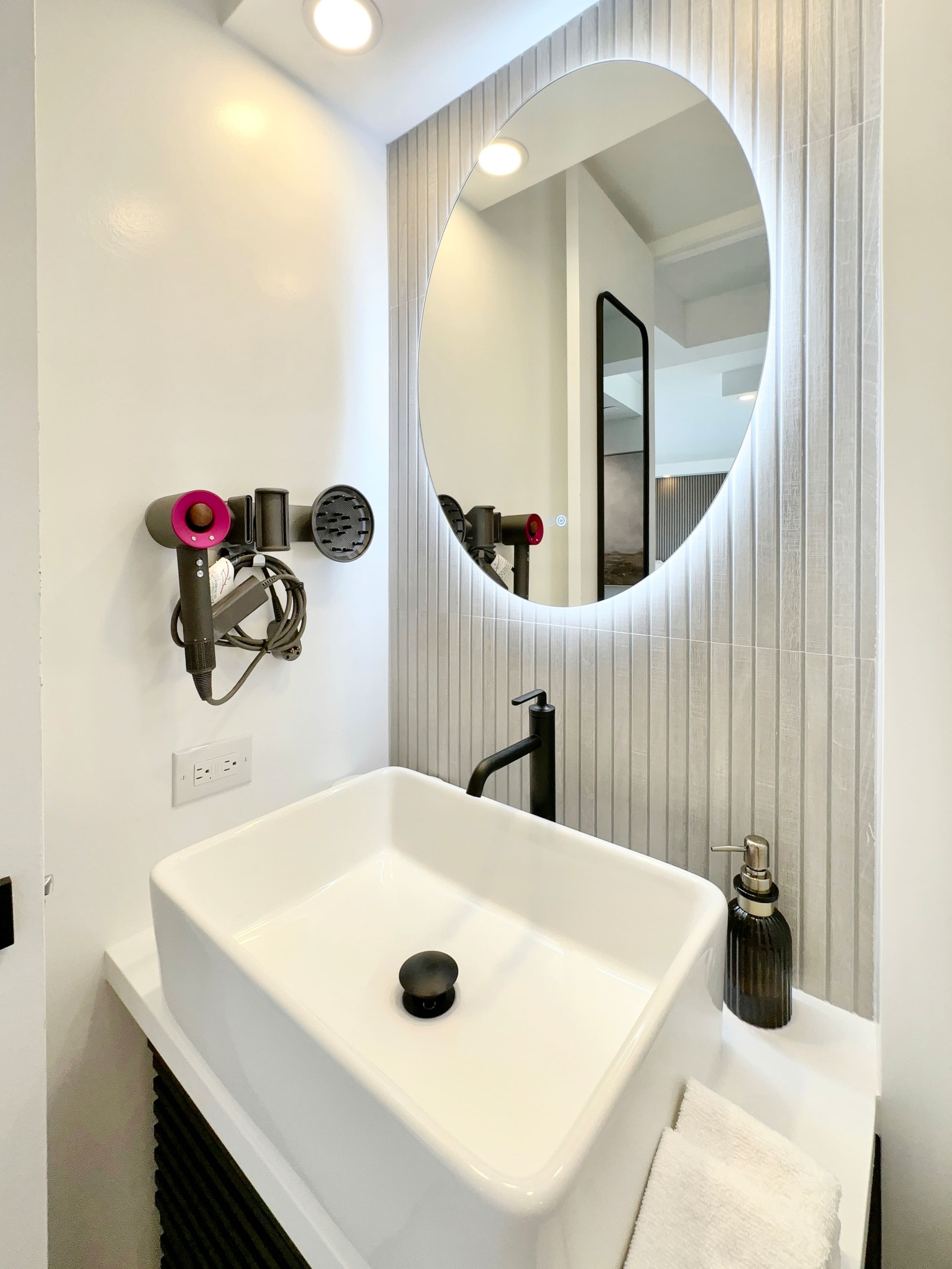 Penthouse Upscale Oceanview King Studio Near Beach - Image 27