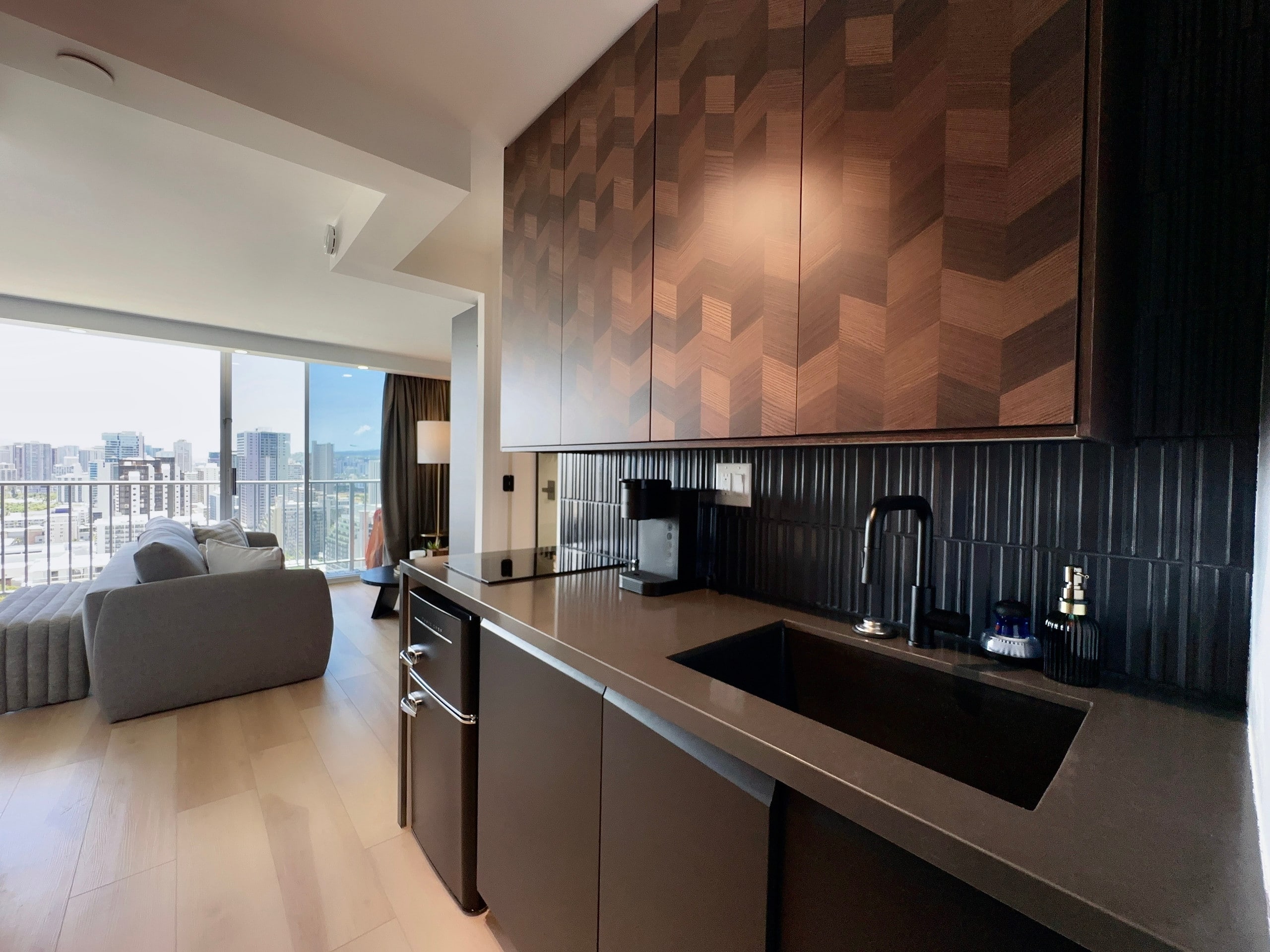 Penthouse Upscale Oceanview King Studio Near Beach - Image 19