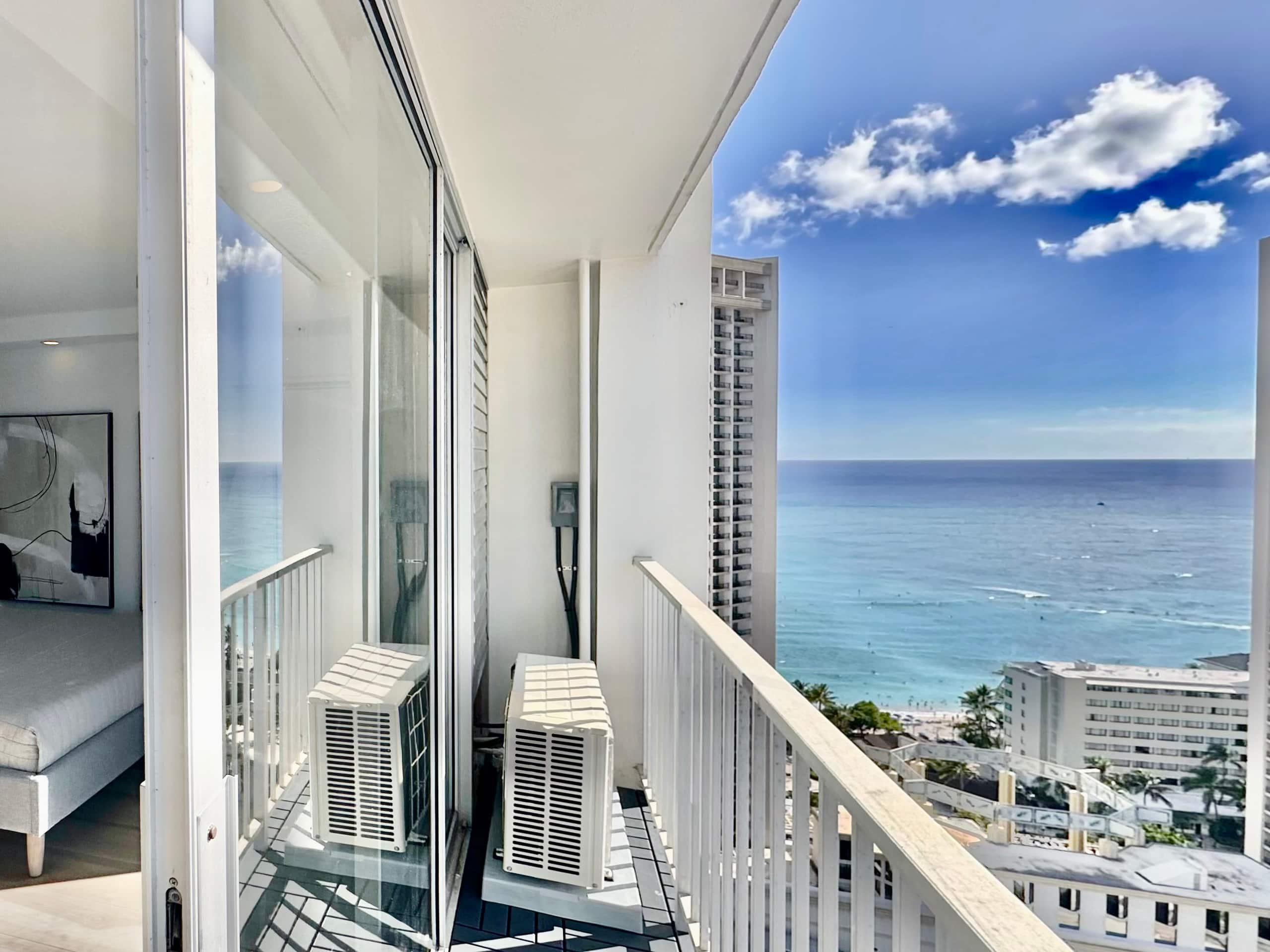 Top FL-Chic Upscale Studio w/2 Queens Near Beach - Image 3