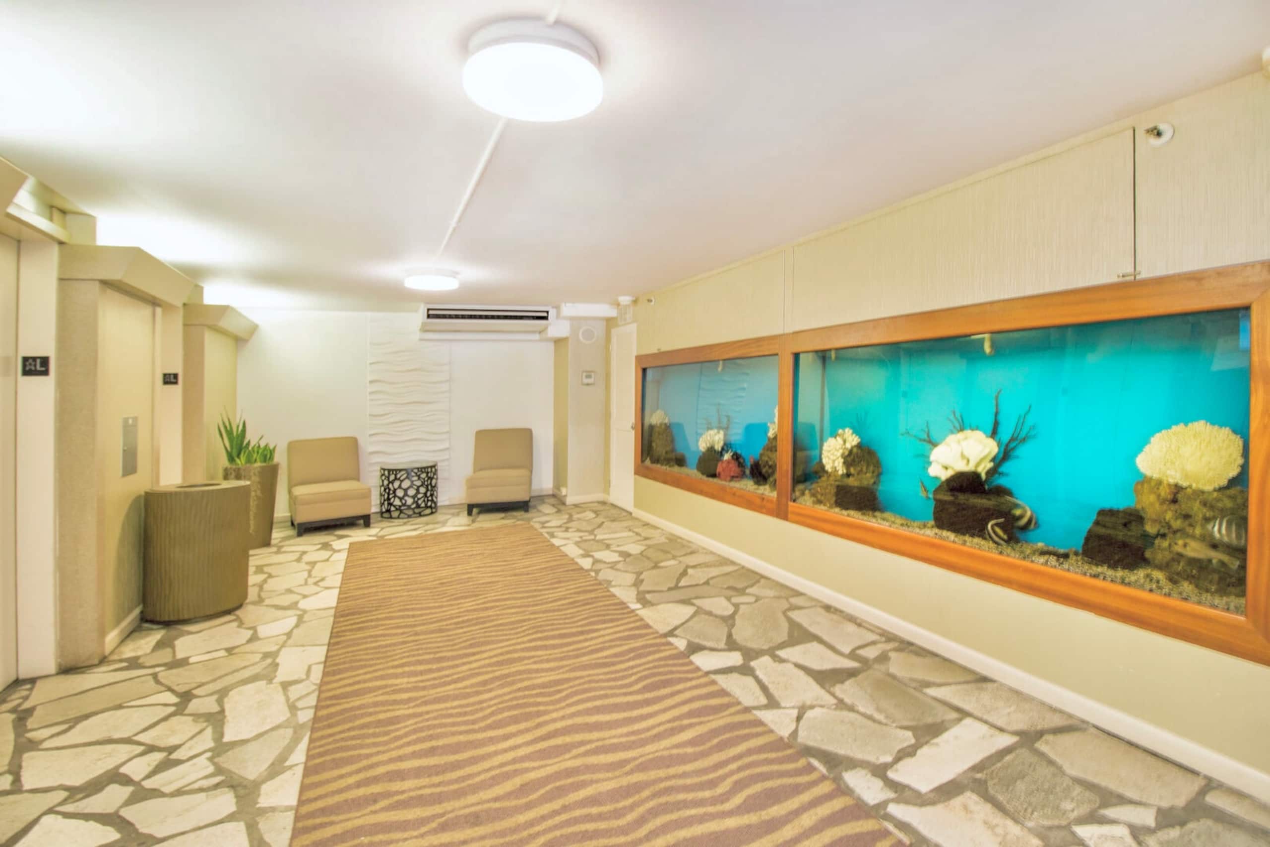 Top FL-Chic Upscale Studio w/2 Queens Near Beach - Image 39