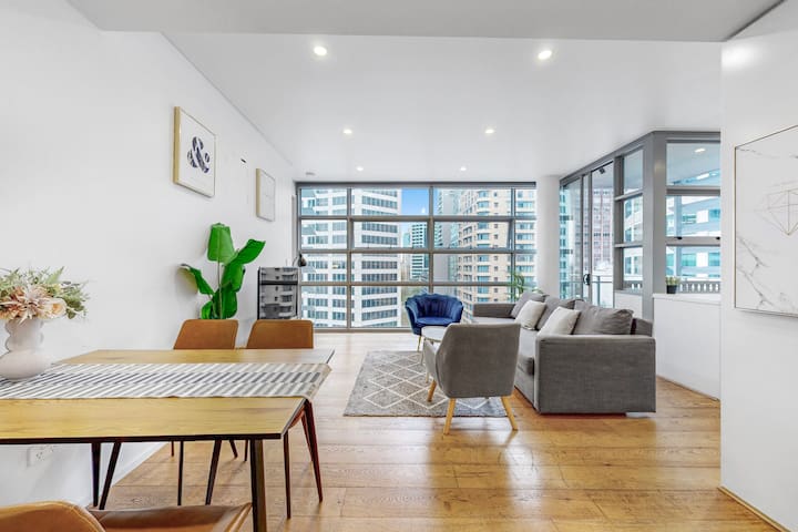 Airy 2 bedroom Apt in Sydney CBD & Darling Harbour