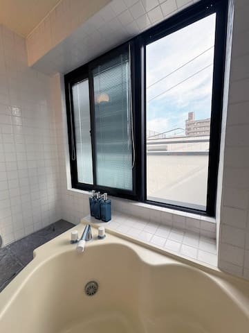 Duplex Family Apartment – 2 mins to station gallery image 2