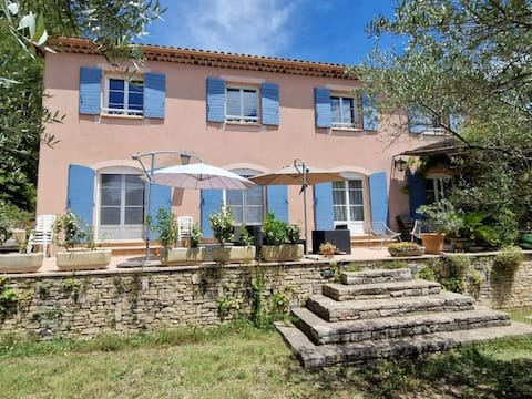 Beautiful bastide in Luberon