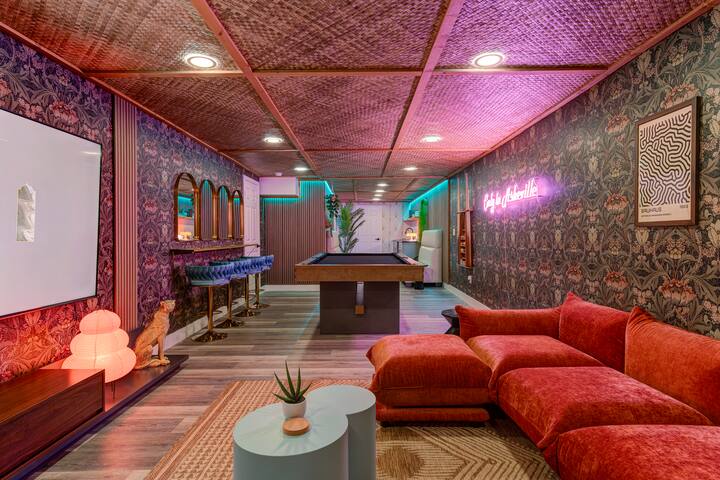 Heated Pool & Spas, Bar, Poker, Billiards, Theatre gallery image 4