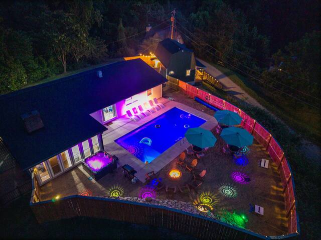 Heated Pool & Spas, Bar, Poker, Billiards, Theatre gallery image 5