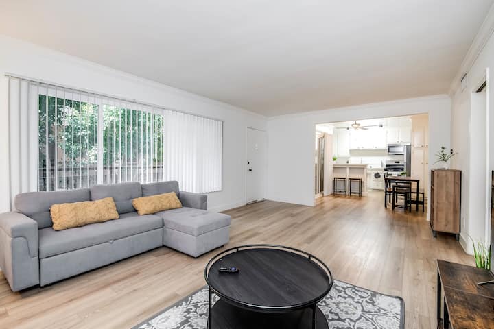 New! Charming 2br 2bth Retreat! - Los Angeles, CA