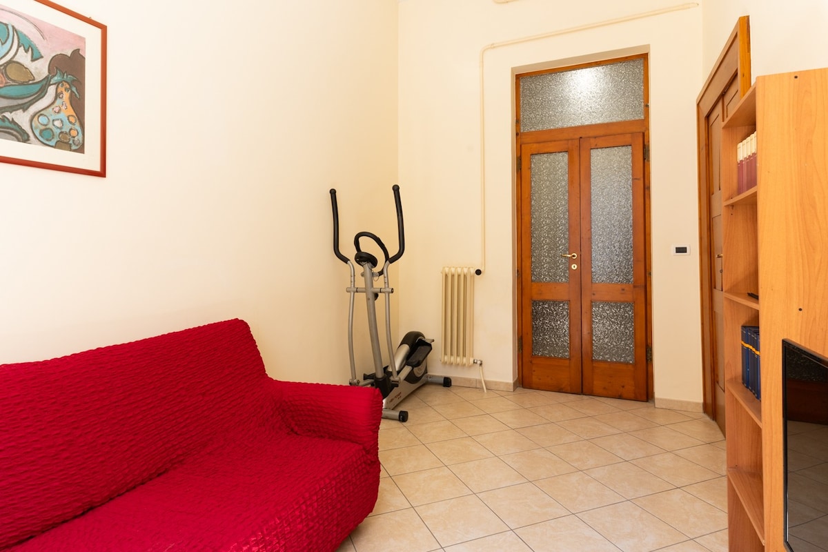 Apartamento en primera línea de playa en el centro de la ciudad -  Apartamentos en alquiler en Pescara, Abruzzo, Italia - Airbnb, image size:1200x800