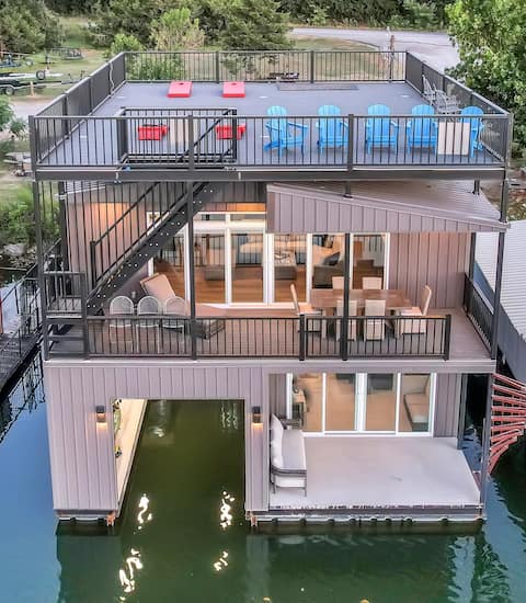 Luxurious Lakehouse Living