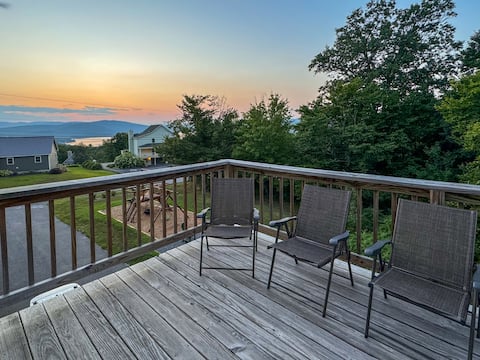 Lake View Retreat • Fire Pit • Sleeps 10