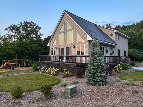 Spacious Home near Ragged Mountain - sleeps 10