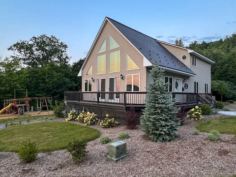 Spacious Home near Ragged Mountain - sleeps 10