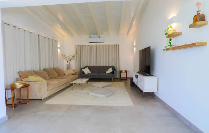 Luxury Villa · Private 40ft Pool · Near Palm Beach - Aruba