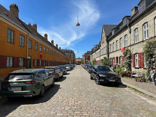 Dejligt 240 m2 byhus med privat gårdhave gallery image 2