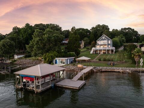 Lake Front W/ Private Dock, Hot Tub & Game Rooms