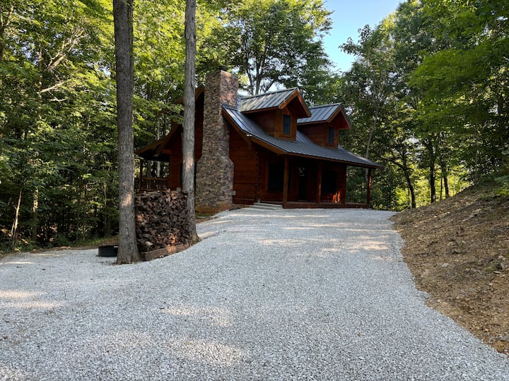 Lakeside Lodge Cabins for Rent in Monticello, Kentucky, United States