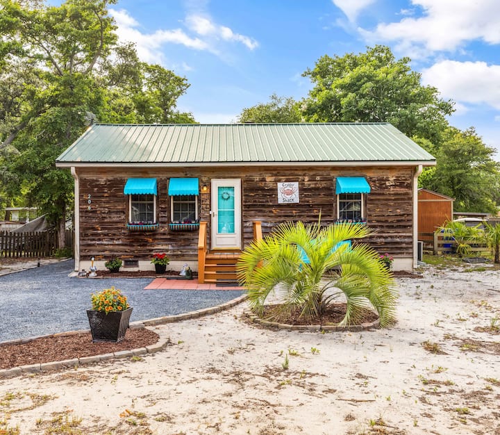 Pet Friendly Beach Bungalow - Short Walk To Beach - Southport, NC