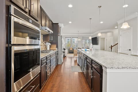 3 Level Hanover and BWI With Bonus Living Space