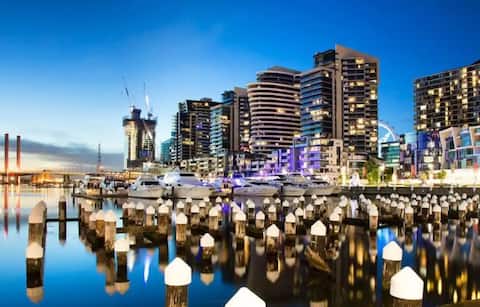 Docklands Waterfront Condo 2BRs & Secure Parking
