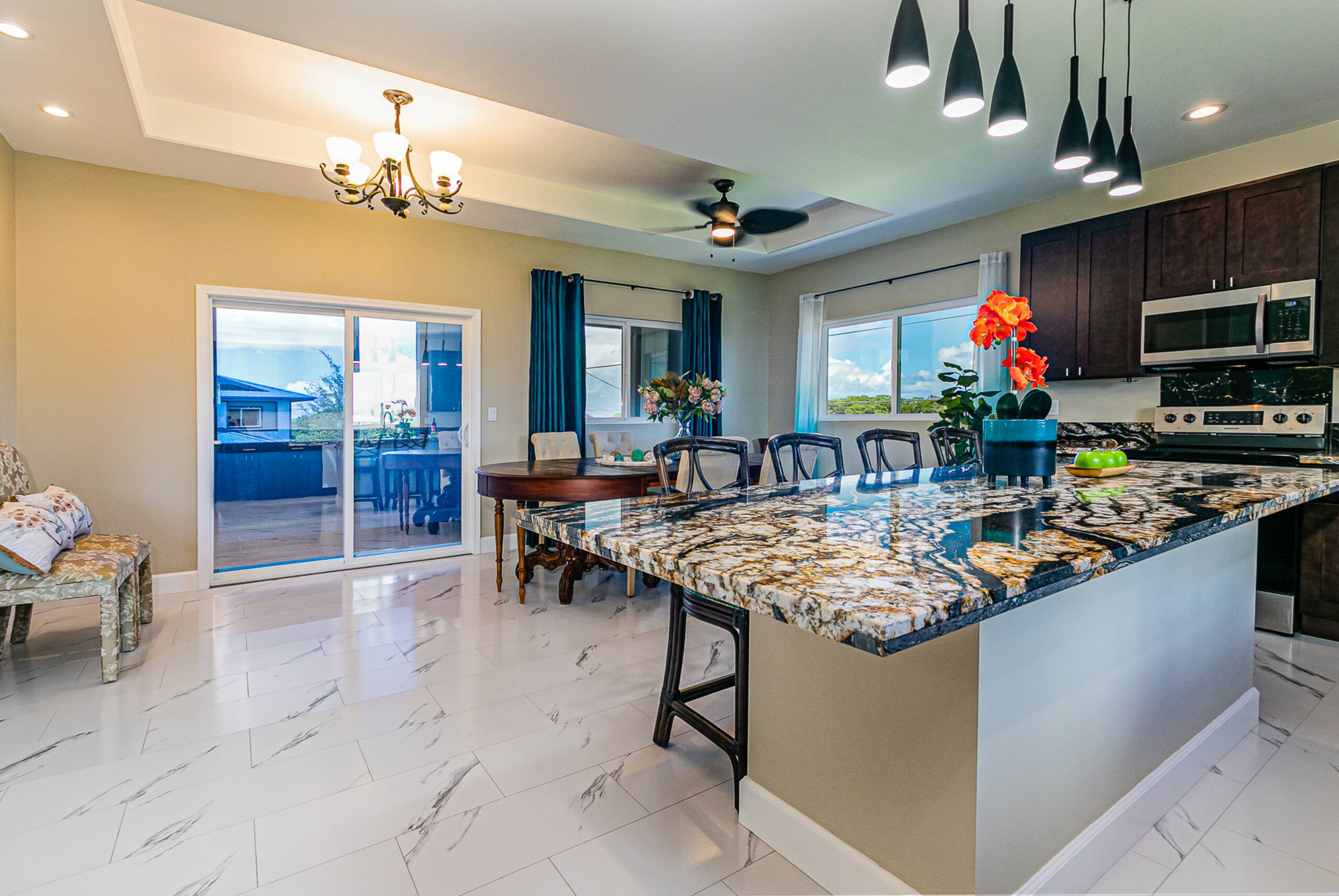 Home in Hilo · ★5.0 · 5 bedrooms · 6 beds · 4 shared baths - Image 19
