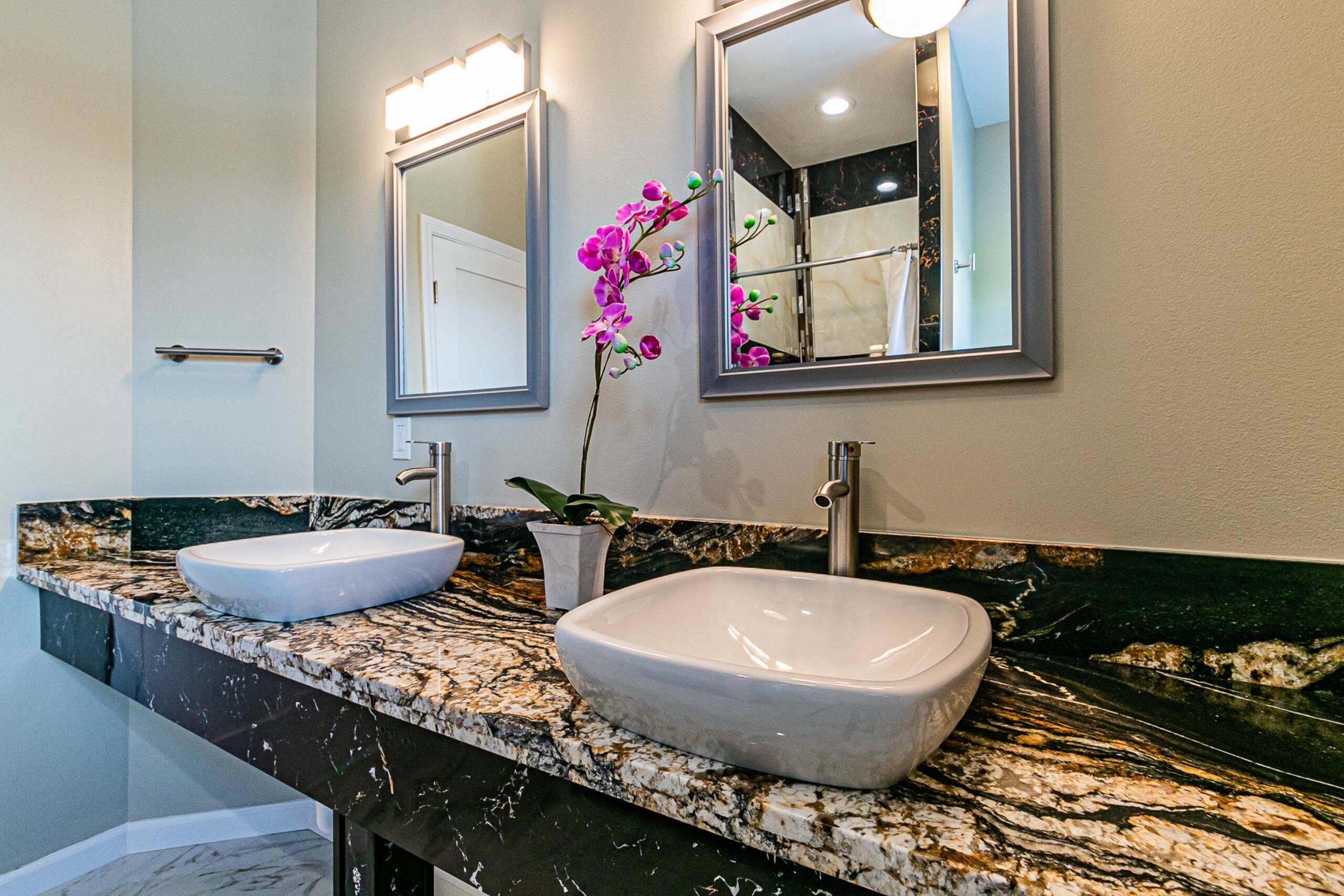 Home in Hilo · ★5.0 · 5 bedrooms · 6 beds · 4 shared baths - Image 38