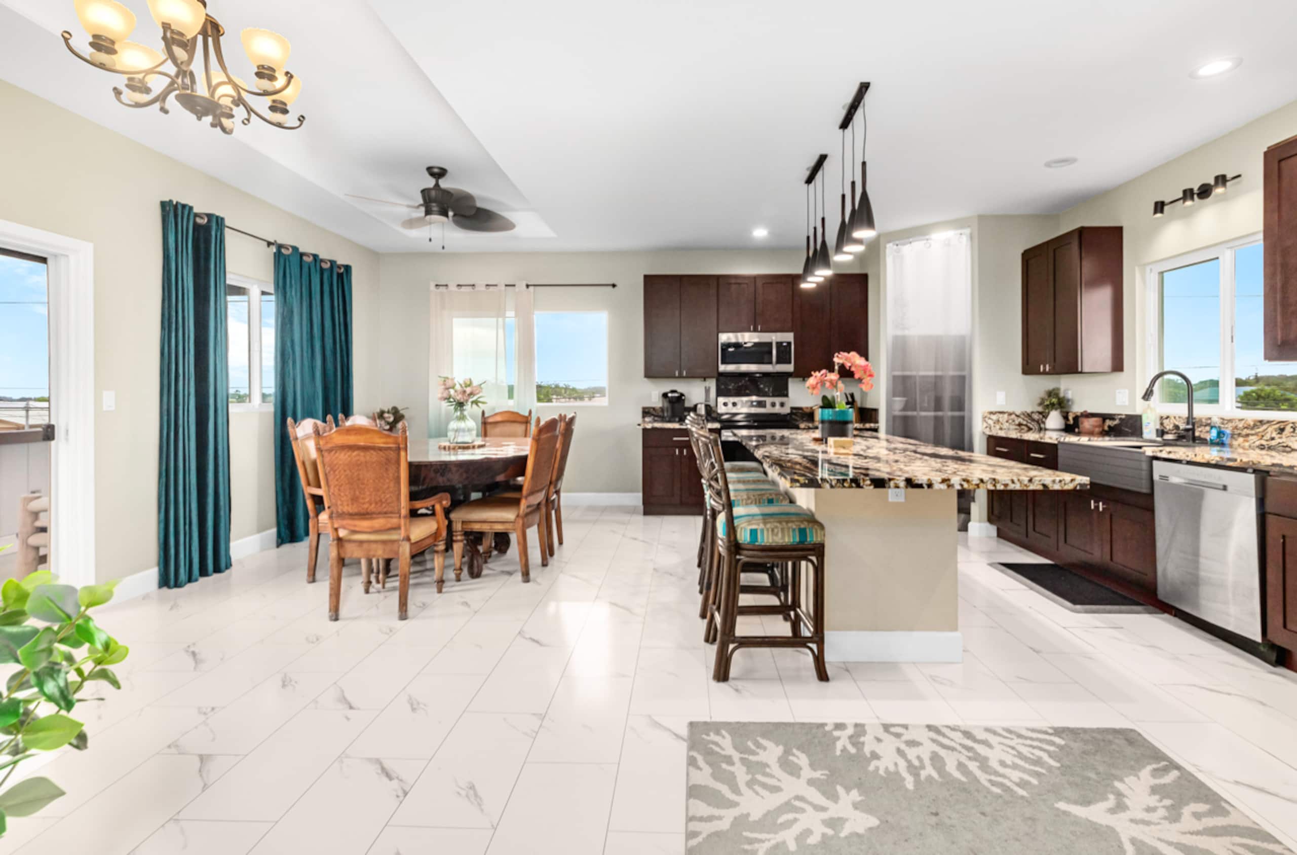 Home in Hilo · ★5.0 · 5 bedrooms · 6 beds · 4 shared baths - Image 21