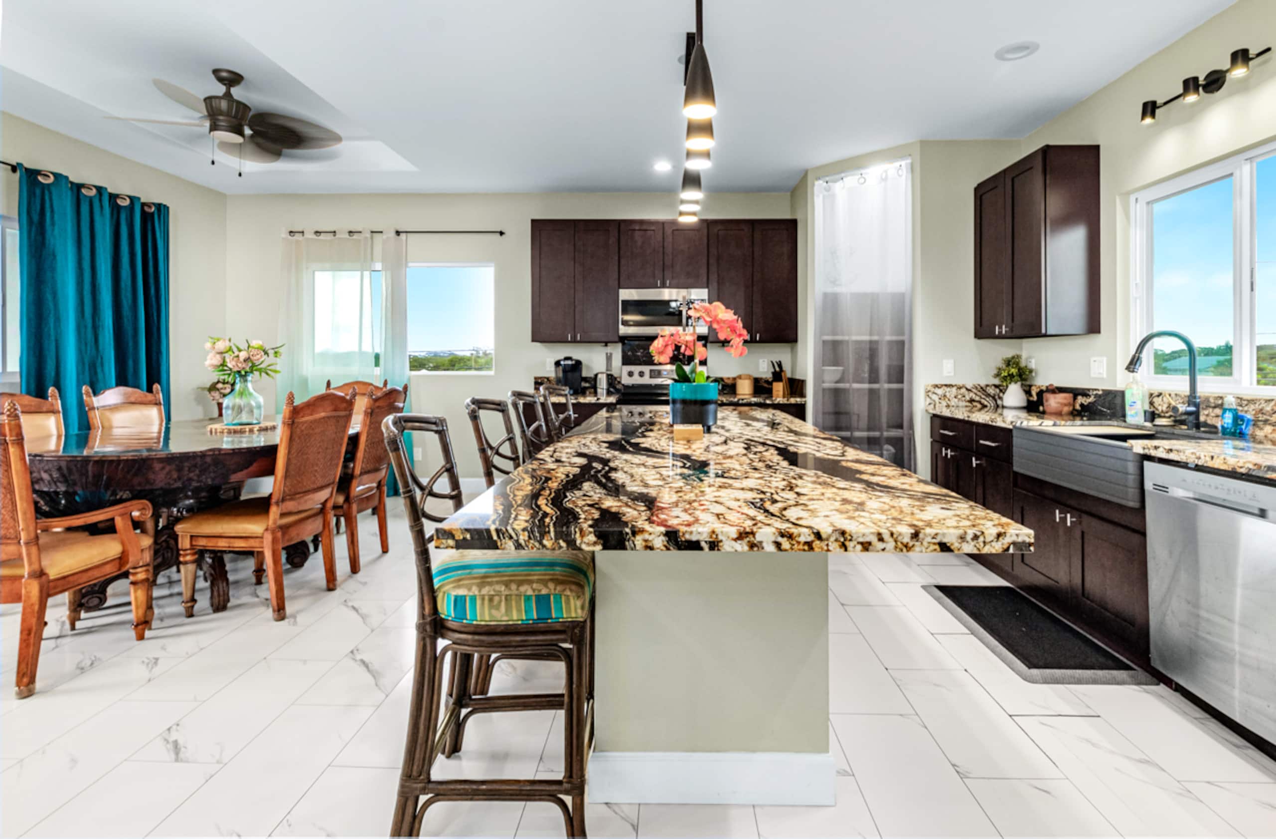 Home in Hilo · ★5.0 · 5 bedrooms · 6 beds · 4 shared baths - Image 16