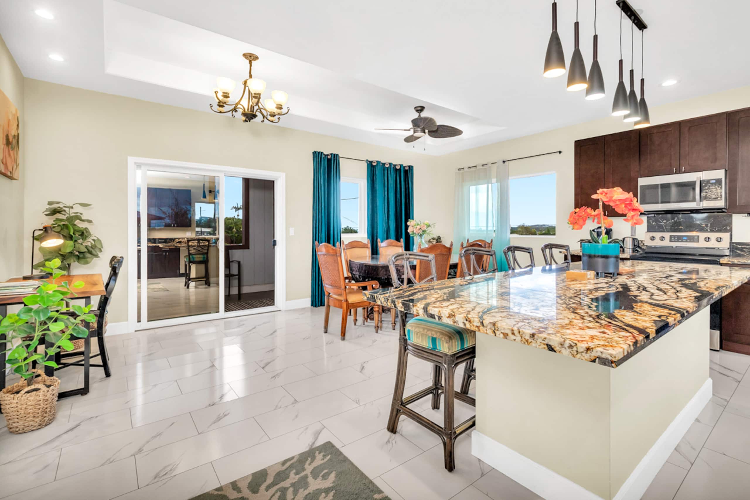 Home in Hilo · ★5.0 · 5 bedrooms · 6 beds · 4 shared baths - Image 14