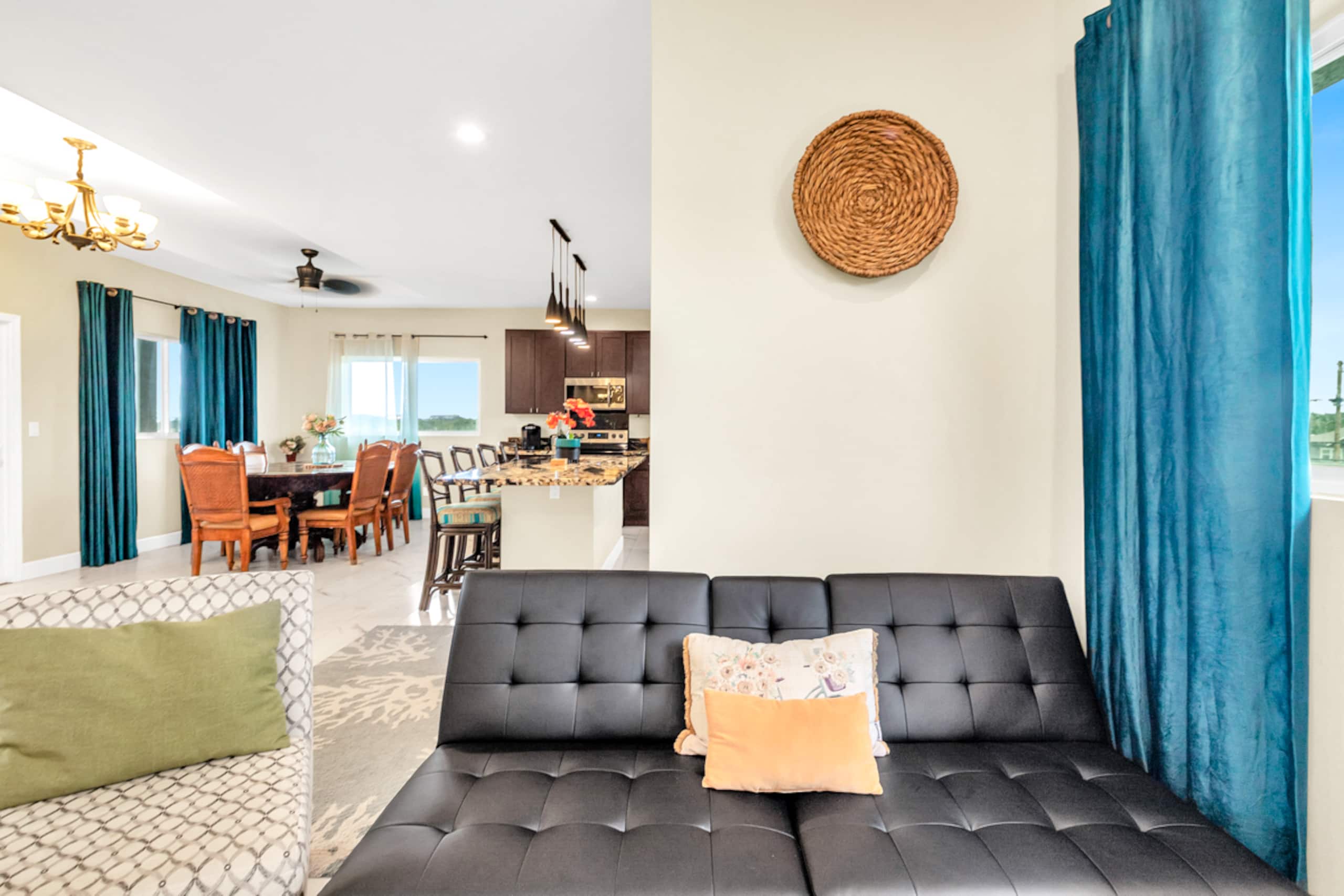 Home in Hilo · ★5.0 · 5 bedrooms · 6 beds · 4 shared baths - Image 6