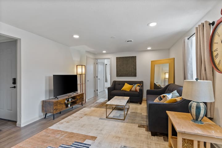 On Brady St. | Parking | Hihat Lounge Lofts | Ac - Milwaukee, WI