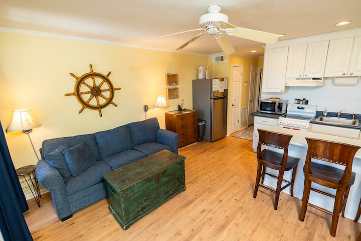 Shipp Cabin I, Beachfront, Sleeps 6, Fishing Pier - Isle of Palms, SC