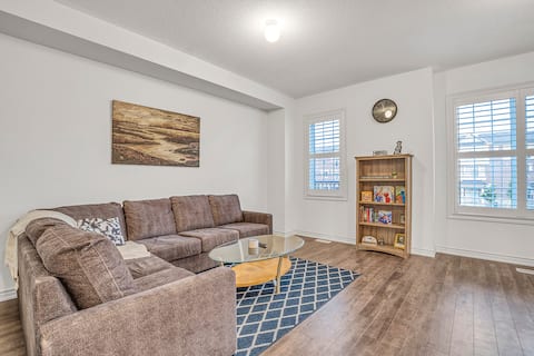 Modern Nest: 3B/2.5B + Office, Kitchen, Parking!