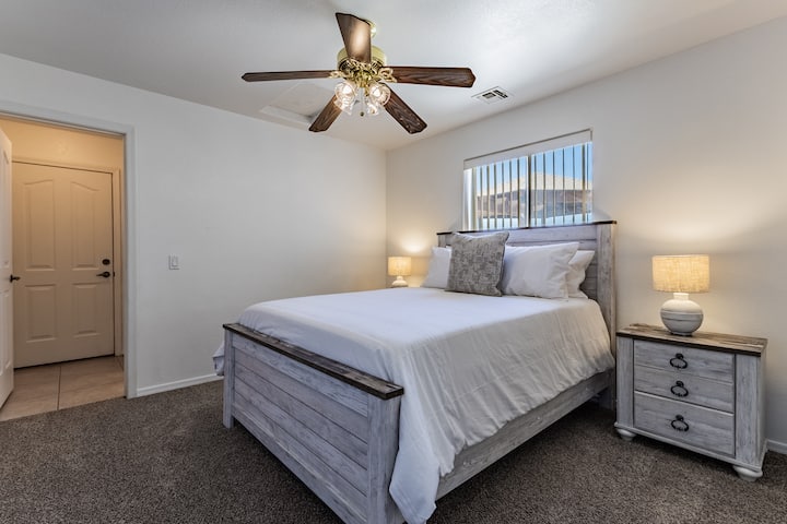 Bedroom 3 with Queen Bed