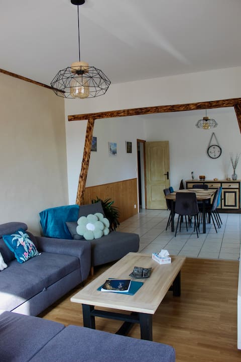 Annonce Airbnb populaire: Laetoile, 3-star rating, sleeps 6 + 1 extra à Granges Aumontzey