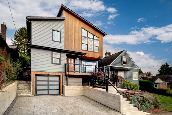 5BR Seattle Retreat | Rooftop Views + Family Fun gallery image 3