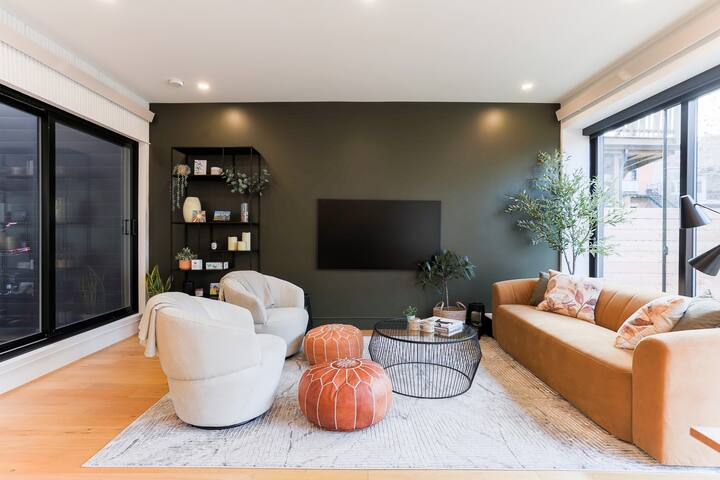 La Percée-3200sq luxuary 4BD and 3 bathrooms gallery image 3