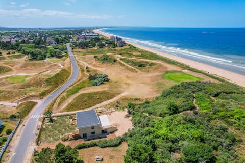 Beautiful modern house with direct sea access