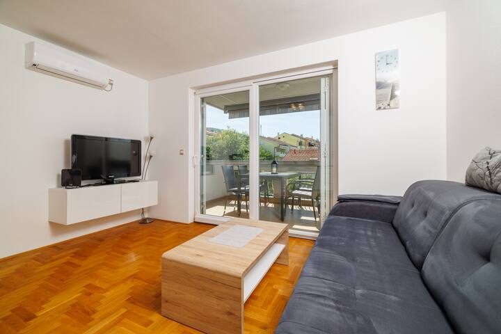 Apartment With Balcony For 4 Persons - Crikvenica